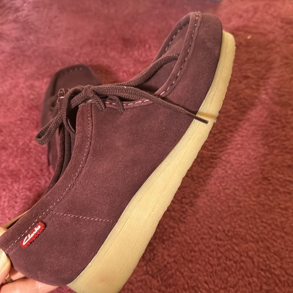 Clarks Wallabees ankle shoes Sz 9 burgundy suede w/ crepe soles - Picture 2 of 9